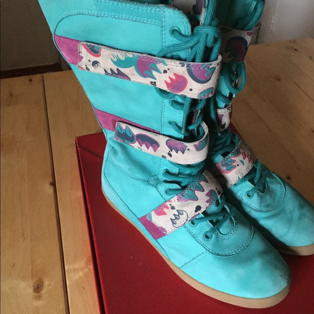 UGGs RARE Pre-Production Sample Limited edition, size 7